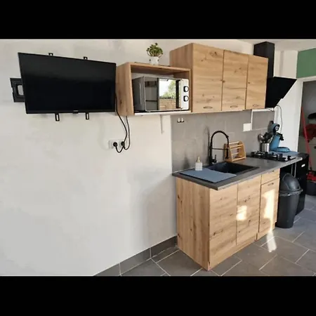 مكان تخييم La Jonquiere *