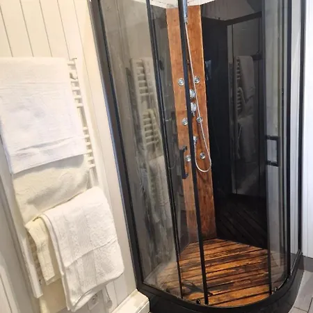 مكان تخييم La Jonquiere Landouzy-la-Cour