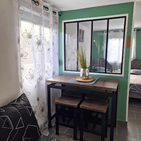 La Jonquiere مكان تخييم Landouzy-la-Cour