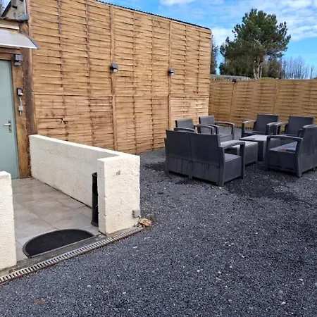 مكان تخييم La Jonquiere Landouzy-la-Cour